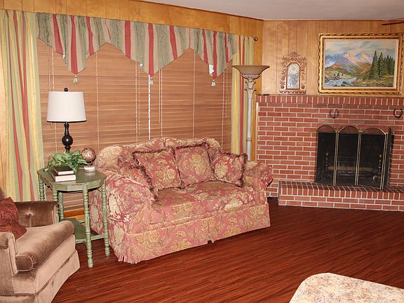 5th image of 410 N Armstrong Ave