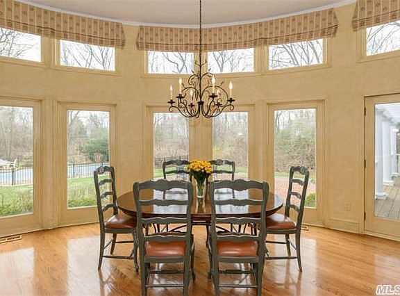 3rd image of 25 Victorian Ln