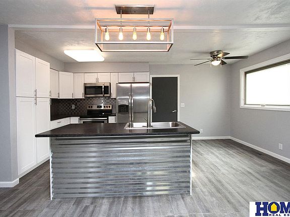4th image of 5901 Skylark Ln