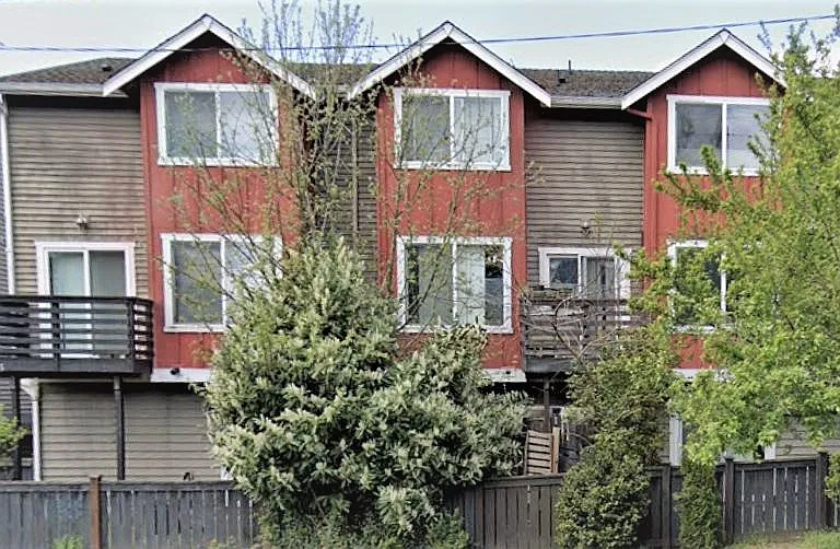 4015 7th Ave NE — Photo 1