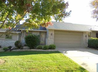 1043 Arapaho Dr, Freeport, IL 61032