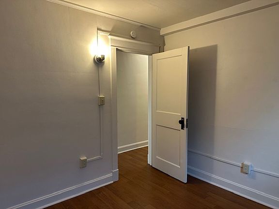 4th image of 410 Radnor St #2