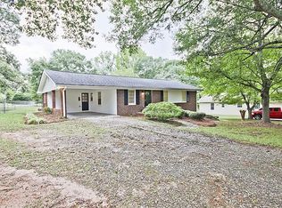 212 Lakeshore Dr, Braselton, GA 30517