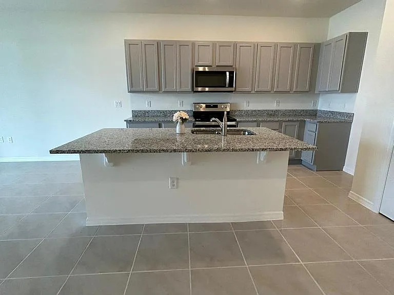 1268 Draintree St — Photo 2