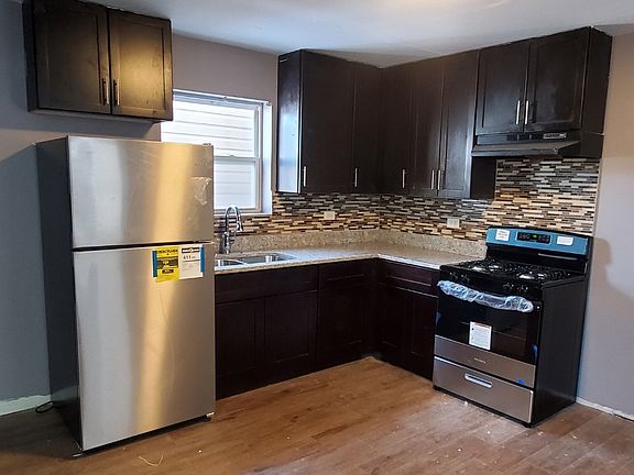2nd image of 7921 S Burnham Ave