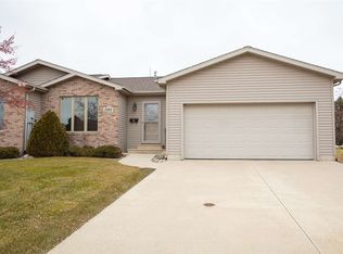 2402 Carstensen Dr, Waverly, IA 50677