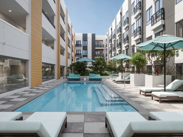 7019 Canoga Ave #206