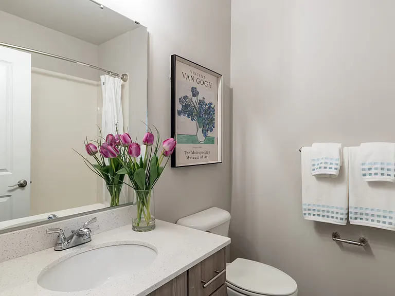 Barrington Square Luxury Apartments — Photo 28