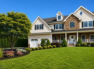6 Briarheath Ln, Clark, NJ 07066
