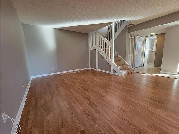 3rd image of 140 Sherwood Cir APT 19B