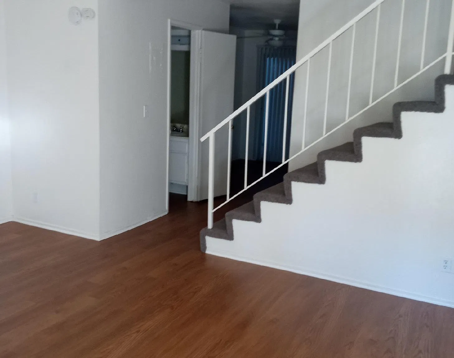 2505 E Park Lane — Photo 2