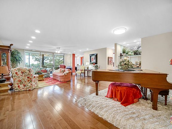 2nd image of 910 Ridge Rd Unit 306