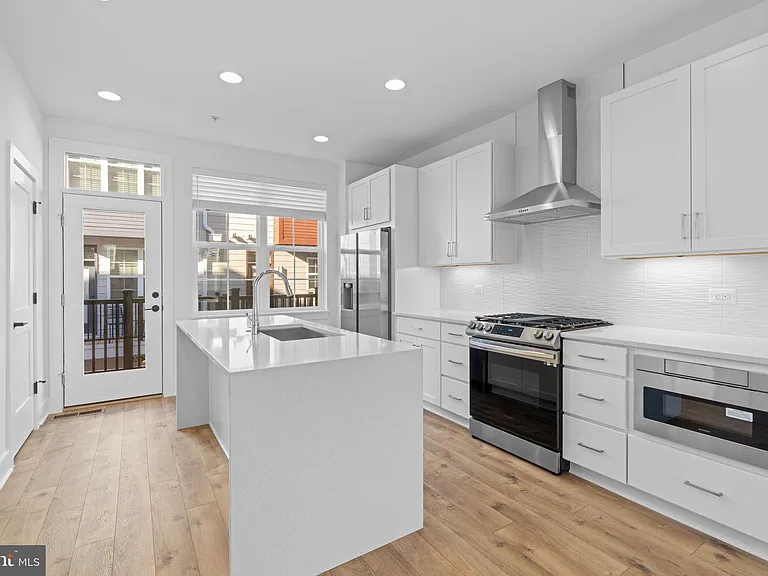 3104 Camber Pl — Photo 2