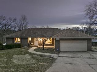 9901 NW 75th St, Weatherby Lake, MO 64152