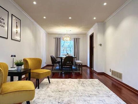 4th image of 43 Eleanor Cir
