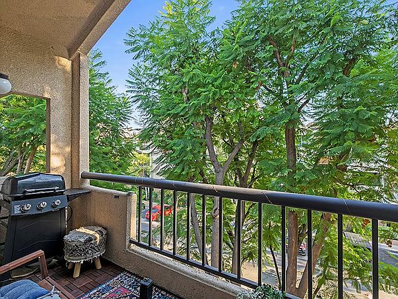 5th image of 5520 Owensmouth Ave APT 320