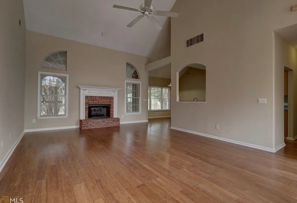 4 bed, 2206 sqft, $2,800 — Photo 3