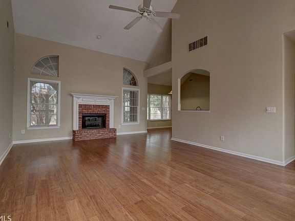 3rd image of 300 Toccoa Pl