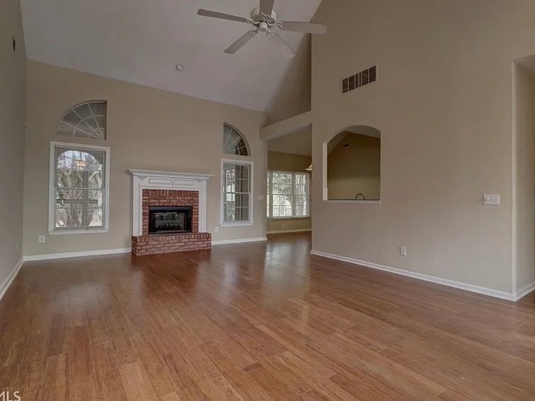 300 Toccoa Pl — Photo 3