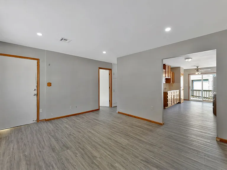 1937 N Garland Ave — Photo 6