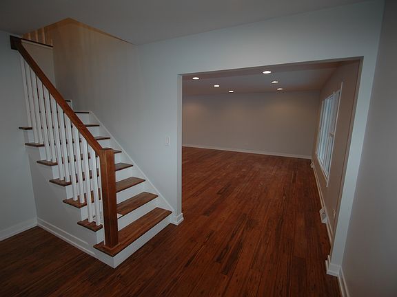 2nd image of 990 Hunter Ct