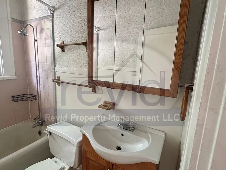 195 Hawthrone — Photo 18
