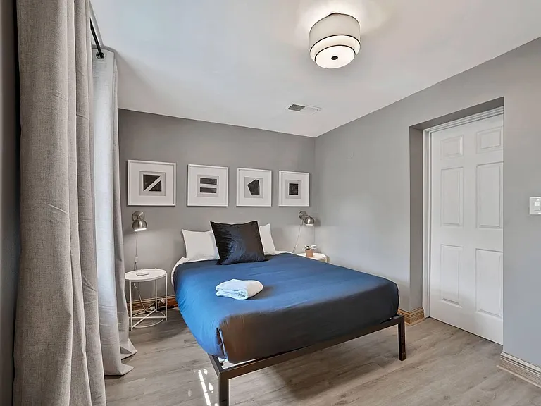 1807 W Erie St #2 — Photo 16