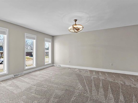 3rd image of 1555 Amblewood Dr