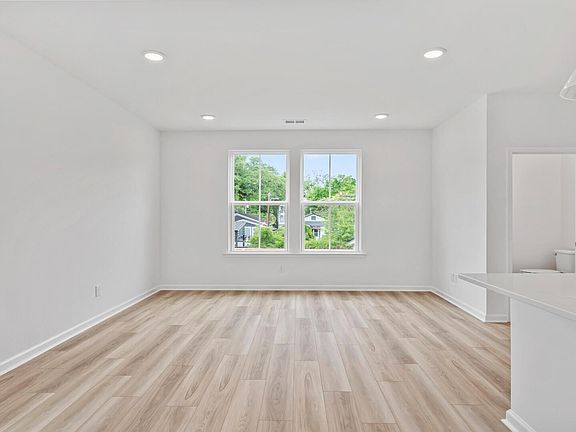 4th image of 4036 Cornwell Ave