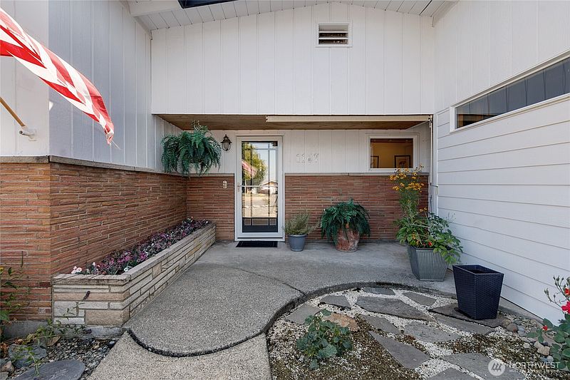 3rd image of 1167 McKinley Street