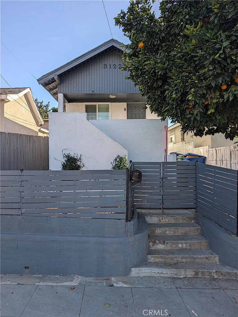 2 bed, 968 sqft, $3,500 — Photo 1