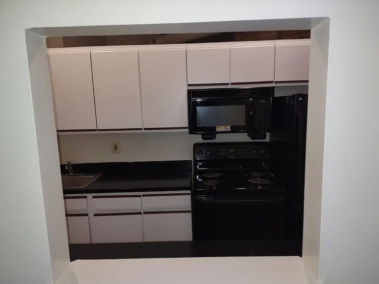 Marlboro Classic Apt & Redwood Square — Photo 109