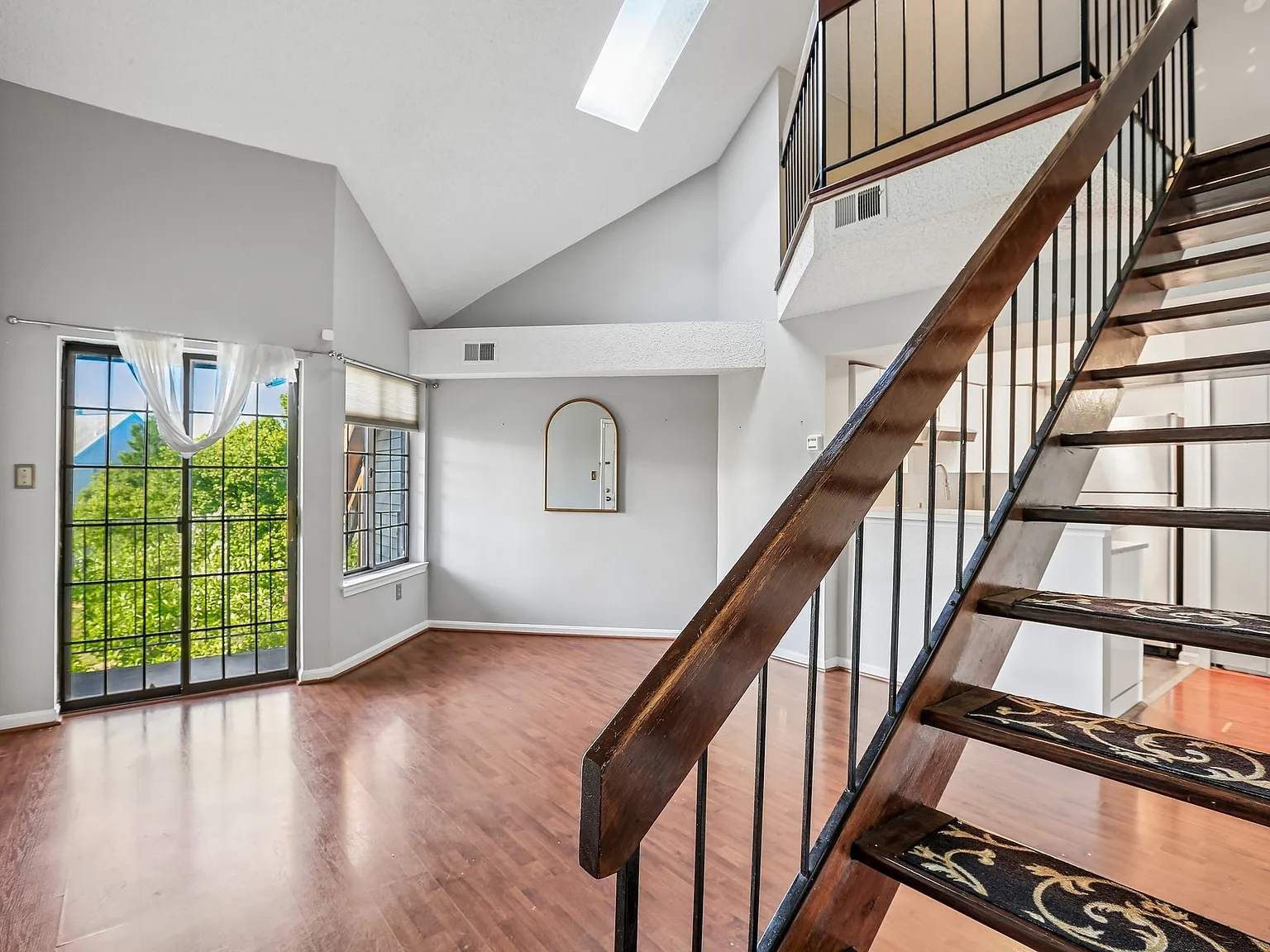 1 bed, 714 sqft, $1,800 — Photo 1