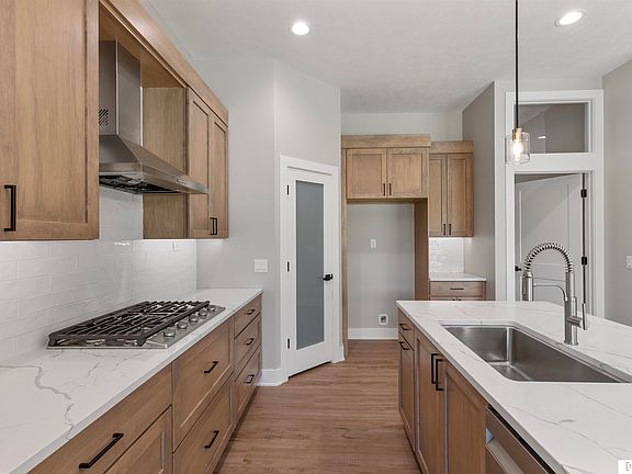 3rd image of 1325 Fairway Cir