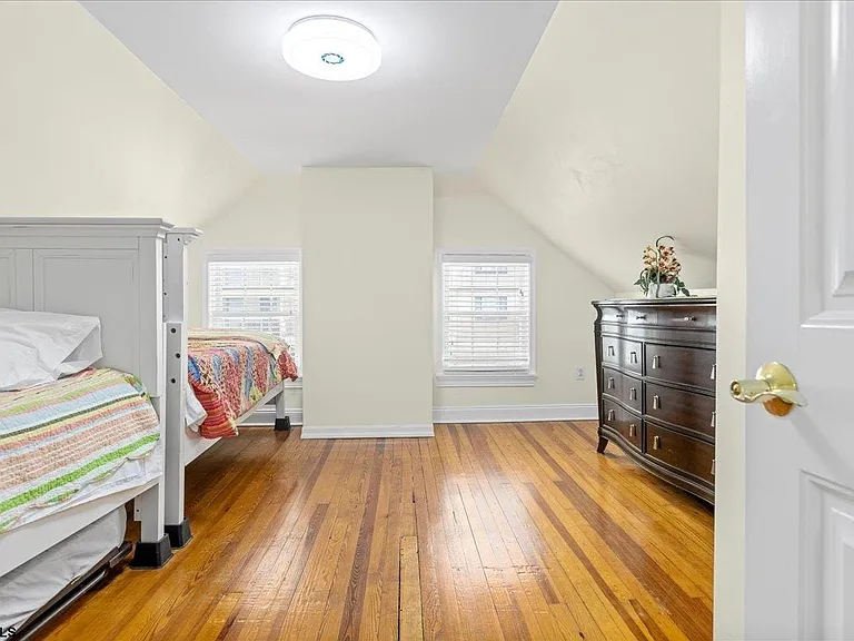 104 S Oakland Ave — Photo 34