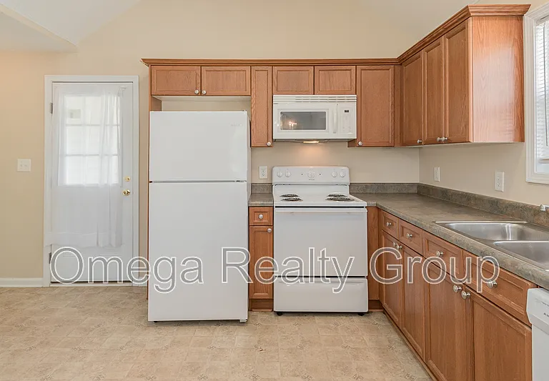 2170 Village Ln — Photo 17