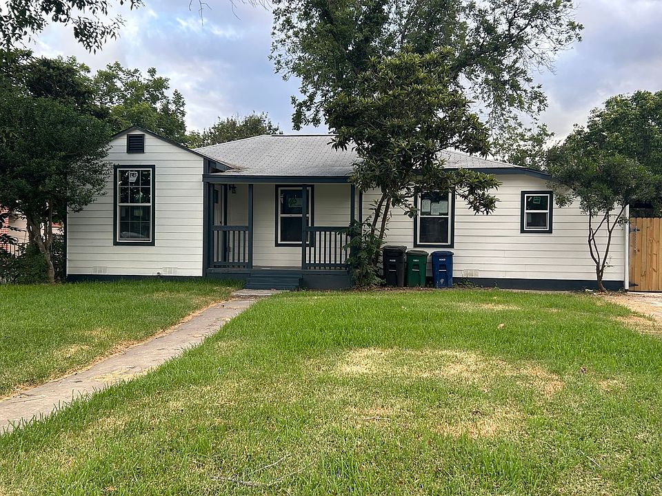1st image of 526 Hermine Blvd