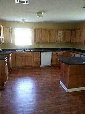 3rd image of 4307 W Railroad Ave