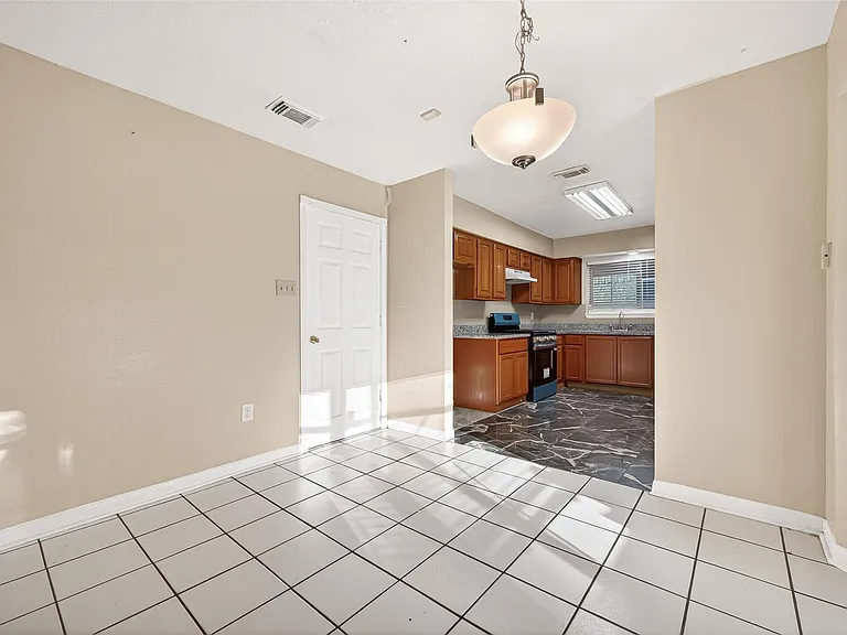 7422 Cortes Dr — Photo 11