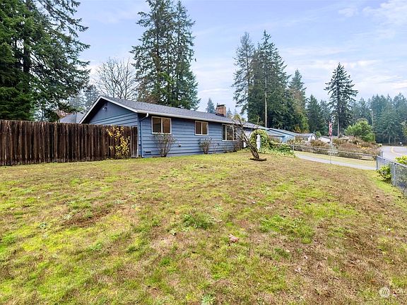 3rd image of 2457 White Cedar Dr SE