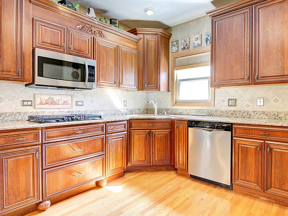 4th image of 5831 S Newland Ave