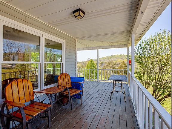 3rd image of 305 Serenity Ln