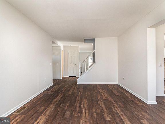 5th image of 112 Moors Ct