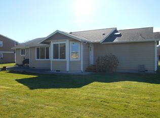 40 Monroe Dr, Cathlamet, WA 98612