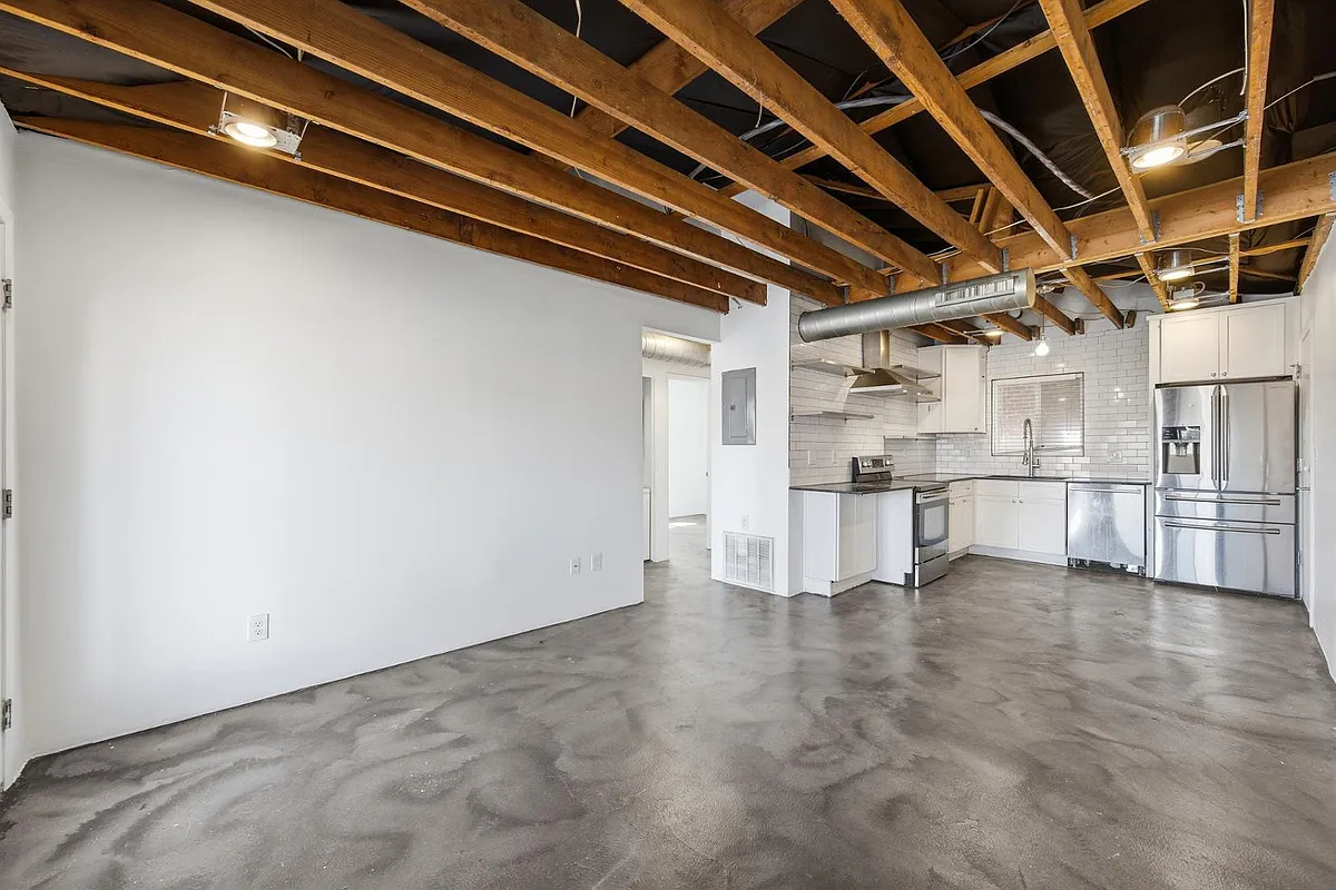 Building Photo - 3601 N 15th Ave #12