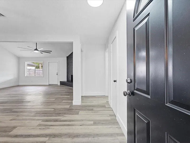 3 bed, 2.0 bath, 1486 sqft, $2,200 — Photo 3