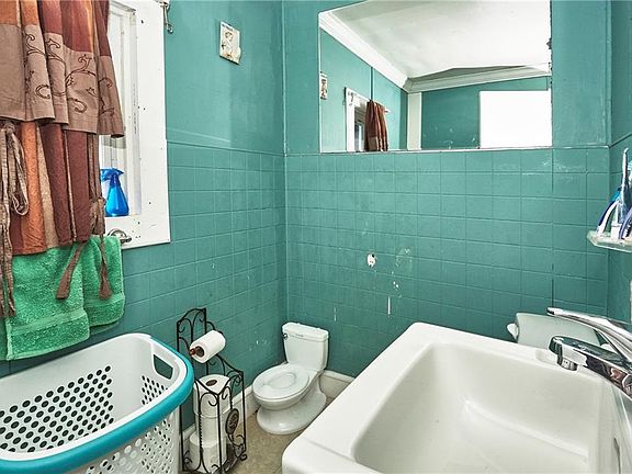 4th image of 53 Monhagen Ave