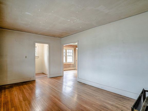 5th image of 2530 62nd Ave