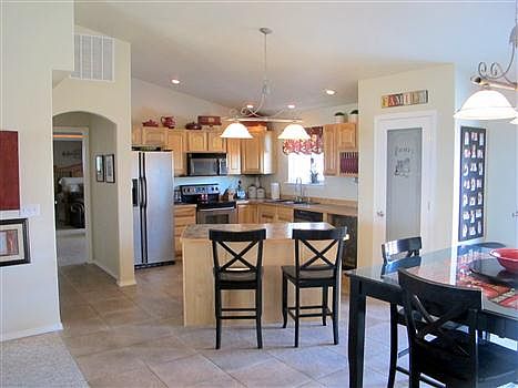 3rd image of 320 E Inglewood Dr