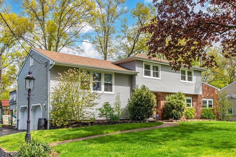 1st image of 61 Billingsley Dr